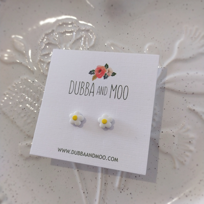 Flower Studs in Basic Micro Daisy